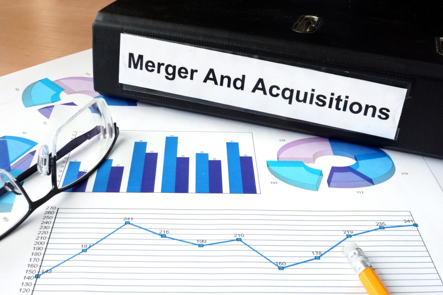 Your Guide to the Difference Between a Merger and Acquisition